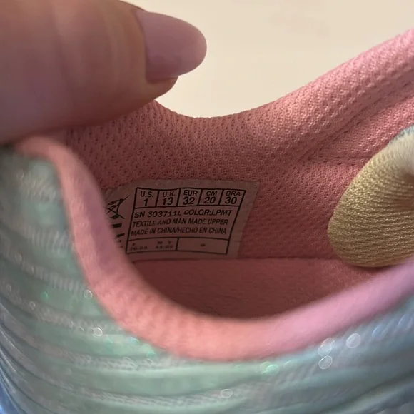 Girls Sketchers tennis shoes size 1. - Picture 7 of 9